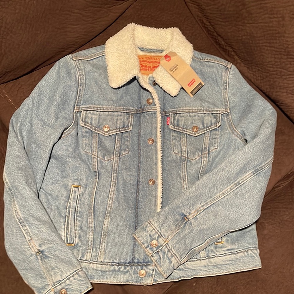 Levi’s Original Trucker Jacket! Size L-purchased in Women’s Dept. NWT Make Offer